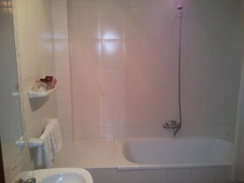 Imagen de la habitación del Hotel Castillo De Montemayor. Foto 8