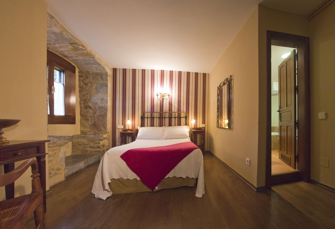 Imagen de la habitación del Hotel Castillo De Valdés Salas. Foto 4