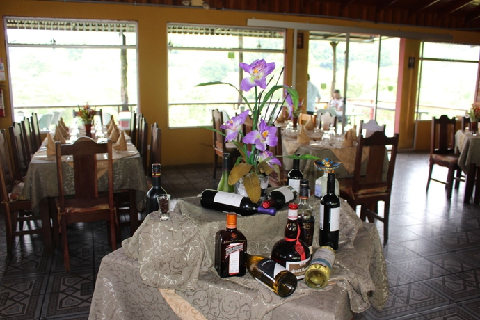 Imagen del bar/restaurante del Hotel Castillo Del Arenal. Foto 2