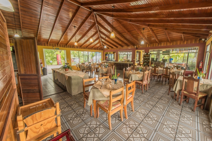 Imagen del bar/restaurante del Hotel Castillo Del Arenal. Foto 4