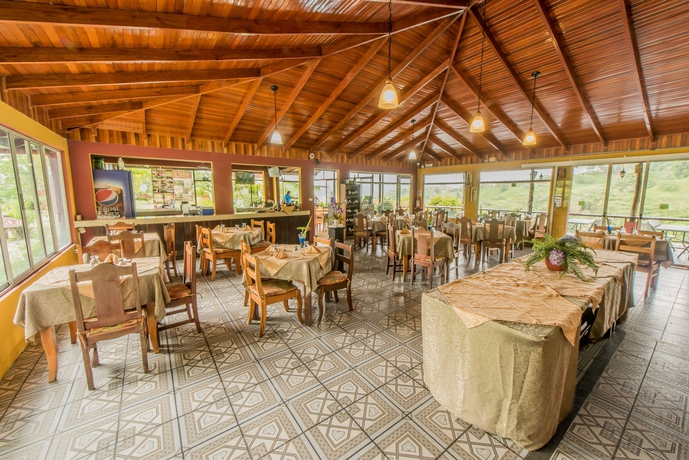 Imagen del bar/restaurante del Hotel Castillo Del Arenal. Foto 5