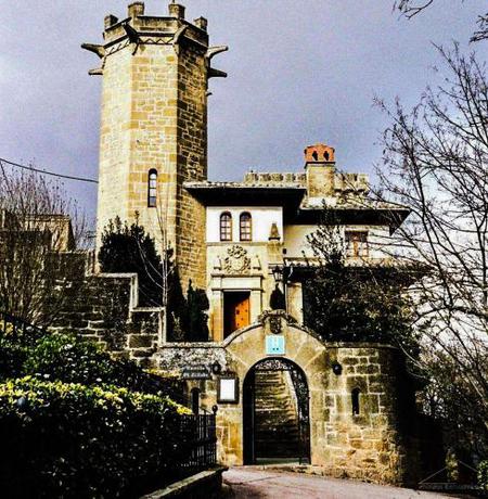 Imagen de los exteriores del Hotel Castillo El Collado. Foto 5