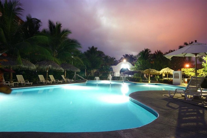 Imagen de los exteriores del Hotel Castillo Huatulco and Beach Club. Foto 4