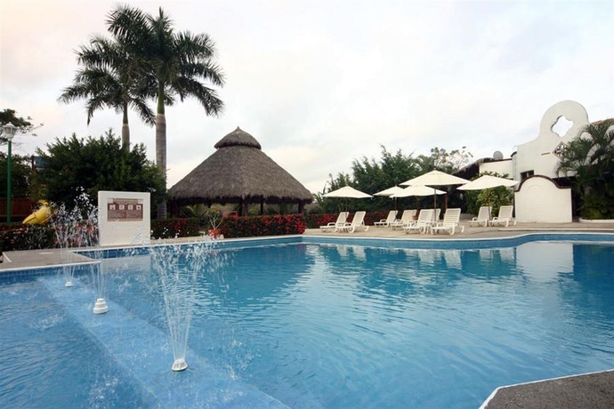 Imagen de la piscina del Hotel Castillo Huatulco and Beach Club. Foto 14