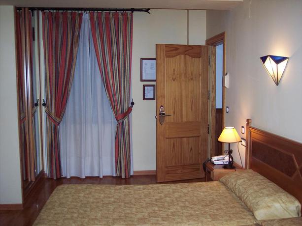 Imagen de la habitación del Hotel Castillo Lanjarón. Foto 7