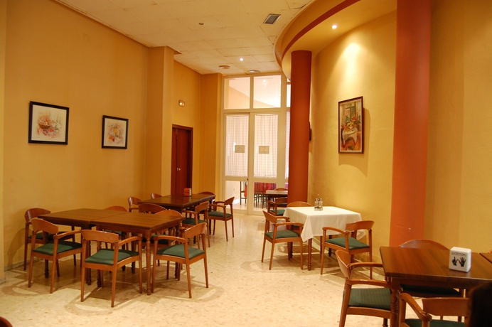 Imagen de los interiores del Hotel Castillo, Palma del Río. Foto 10