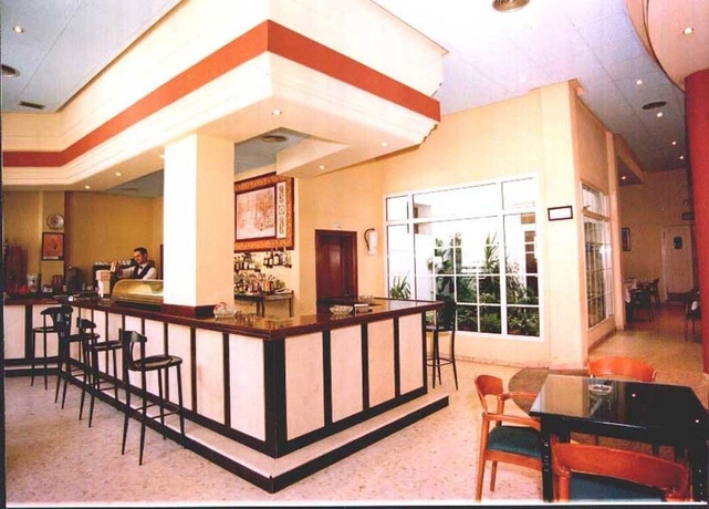 Imagen del bar/restaurante del Hotel Castillo, Palma del Río. Foto 3