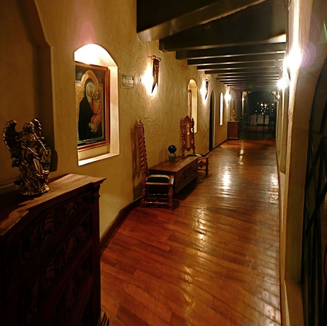 Imagen de los interiores del Hotel Castillo Santa Cecilia. Foto 7