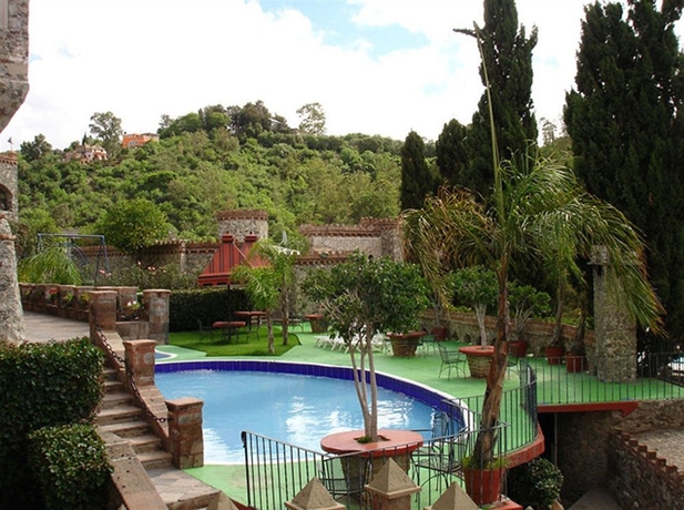 Imagen de la piscina del Hotel Castillo Santa Cecilia. Foto 11