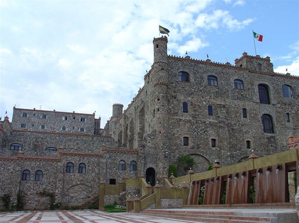 Imagen general del Hotel Castillo Santa Cecilia. Foto 3