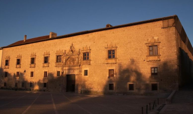 Imagen de los exteriores del Hotel Castillo Termal Palacio de Avellaneda. Foto 7
