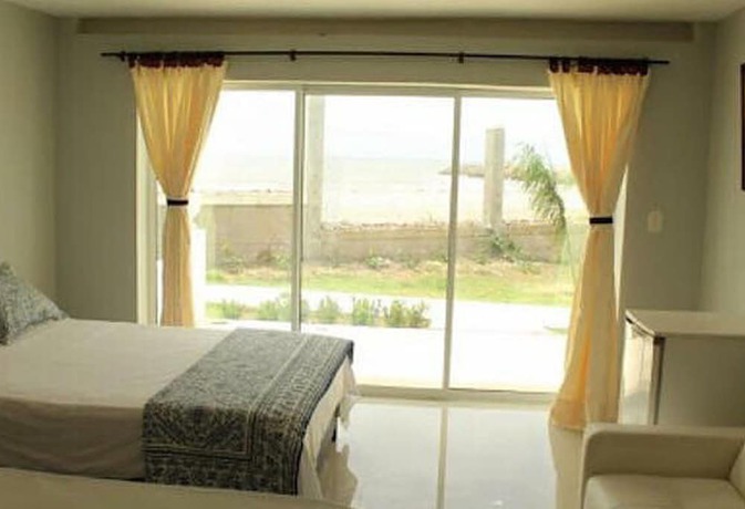 Imagen de la habitación del Hotel Castillo del Mar Suites. Foto 5