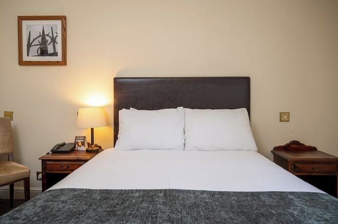 Imagen de la habitación del Hotel Castle And Ball by Greene King Inns. Foto 14