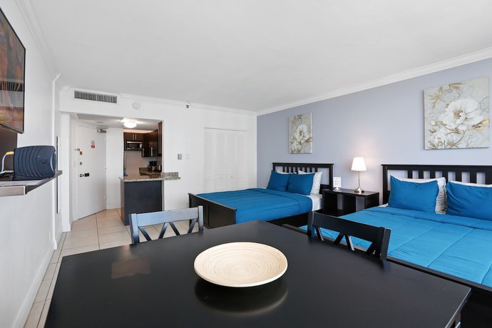 Imagen de la habitación del Hotel Castle Beach Suites by MiaRentals. Foto 5