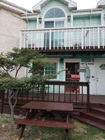 Imagen del bar/restaurante del Hotel Castle In The Forest. Foto 11