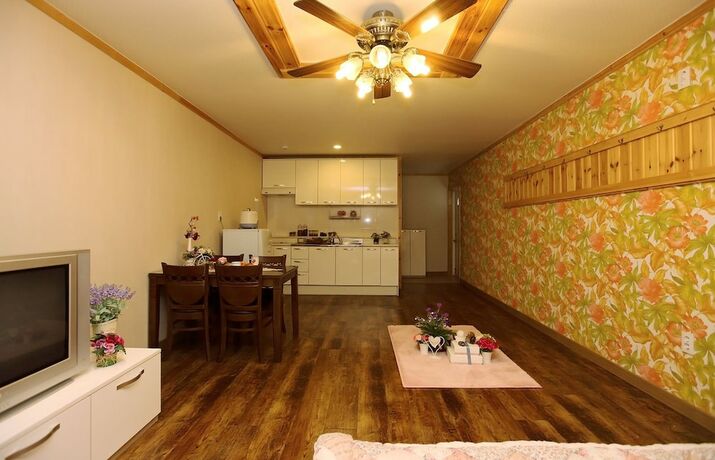 Imagen general del Hotel Castle In The Forest. Foto 7