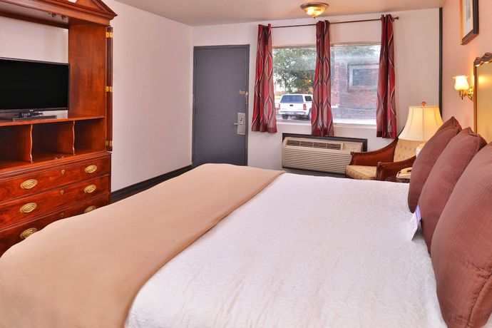 Imagen de la habitación del Hotel Castle Inn and Suites By OYO Chickasha. Foto 9