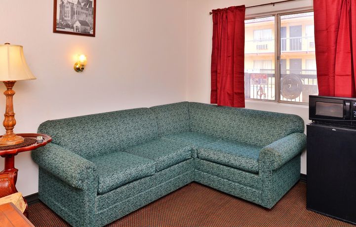 Imagen de la habitación del Hotel Castle Inn and Suites By OYO Chickasha. Foto 12