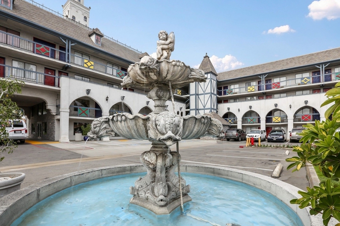 Imagen general del Hotel Castle Inn and Suites. Foto 2