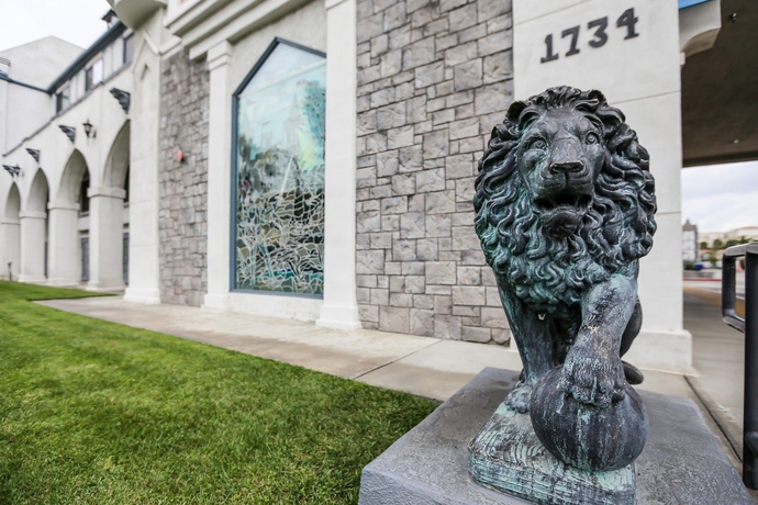 Imagen de los exteriores del Hotel Castle Inn and Suites. Foto 9