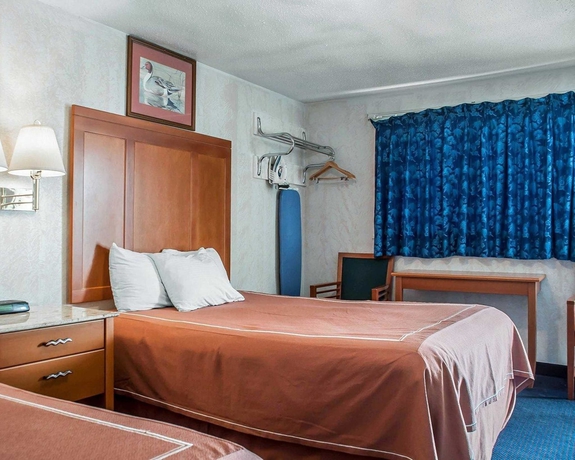 Imagen de la habitación del Hotel Castle Inn and Suites Niagara Falls. Foto 5