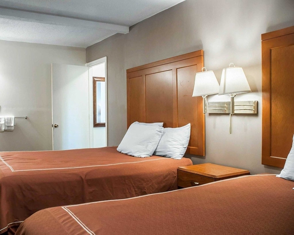 Imagen de la habitación del Hotel Castle Inn and Suites Niagara Falls. Foto 8