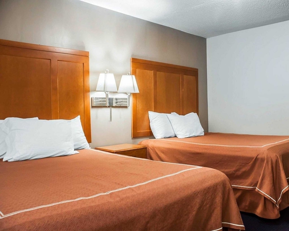 Imagen de la habitación del Hotel Castle Inn and Suites Niagara Falls. Foto 11