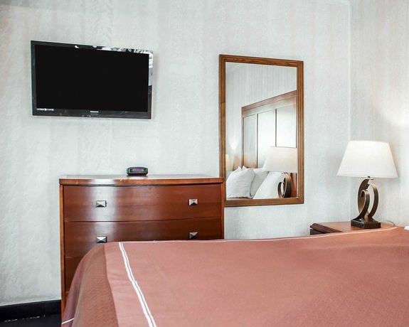 Imagen de la habitación del Hotel Castle Inn and Suites Niagara Falls. Foto 12