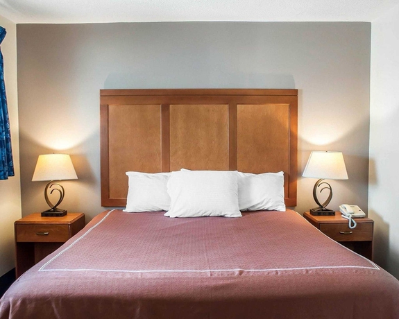 Imagen de la habitación del Hotel Castle Inn and Suites Niagara Falls. Foto 13