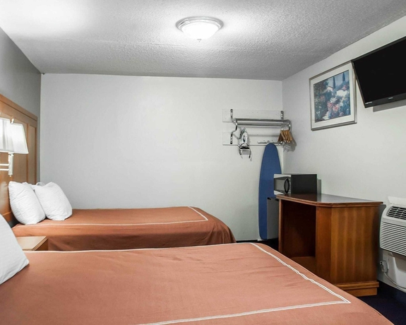 Imagen de la habitación del Hotel Castle Inn and Suites Niagara Falls. Foto 14