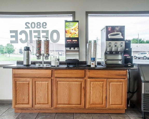 Imagen del bar/restaurante del Hotel Castle Inn and Suites Niagara Falls. Foto 3