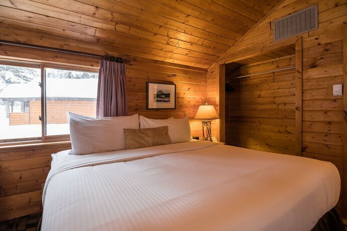 Imagen de la habitación del Hotel Castle Mountain Chalets. Foto 13