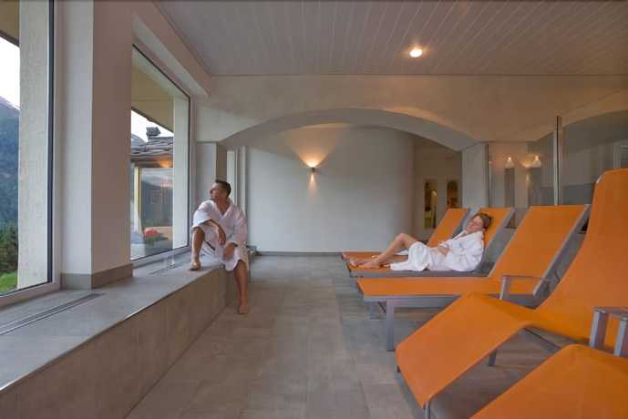 Imagen de la piscina del Hotel Castle, OBERWALD. Foto 18
