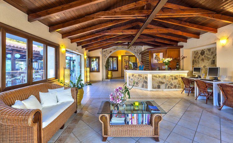 Imagen de los interiores del Hotel Castle Suites. Foto 16