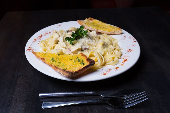 Imagen del bar/restaurante del Hotel Castle Varagh and Bar. Foto 5