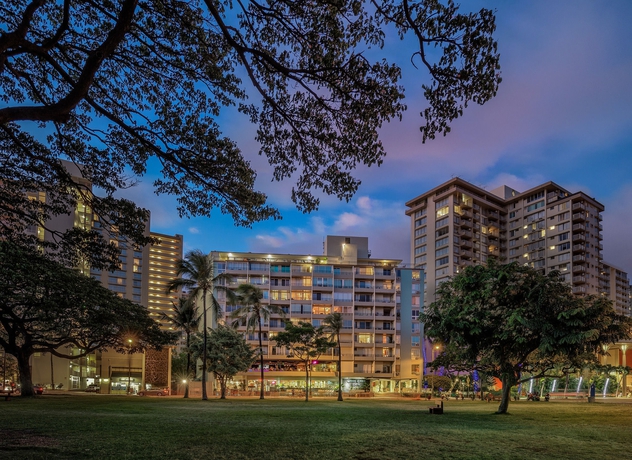 Imagen de los exteriores del Hotel Castle Waikiki Grand. Foto 13