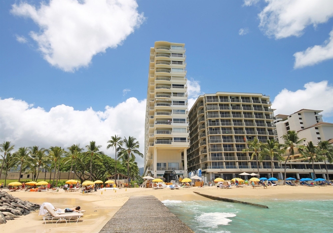 Imagen de los exteriores del Hotel Castle Waikiki Shore. Foto 9