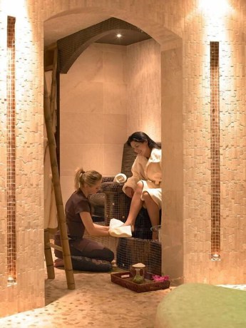 Imagen de la piscina del Hotel Castlecourt. Foto 17