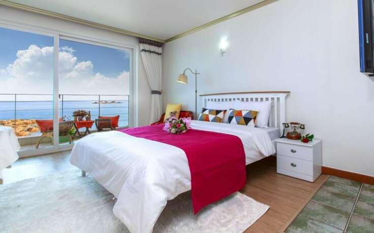 Imagen general del Hotel Castles Pebble Beach Pension. Foto 7