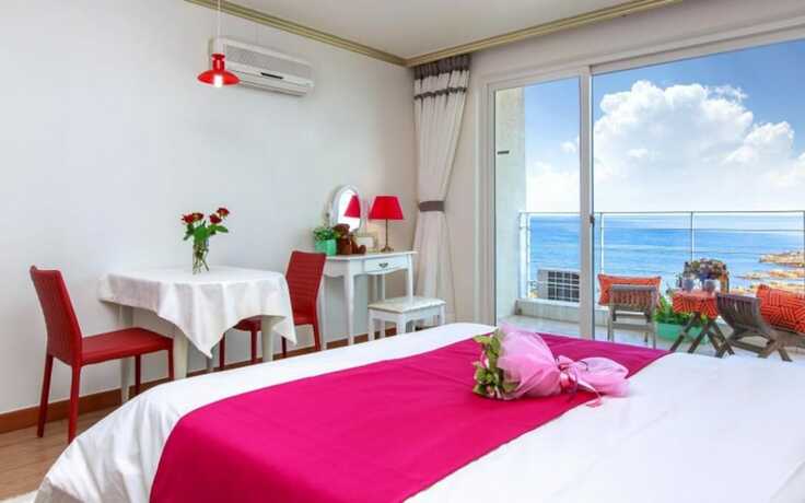 Imagen general del Hotel Castles Pebble Beach Pension. Foto 15