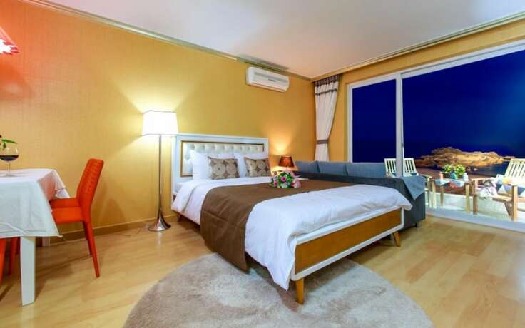 Imagen general del Hotel Castles Pebble Beach Pension. Foto 17