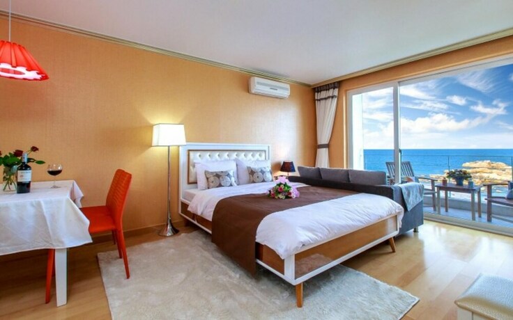 Imagen general del Hotel Castles Pebble Beach Pension. Foto 18