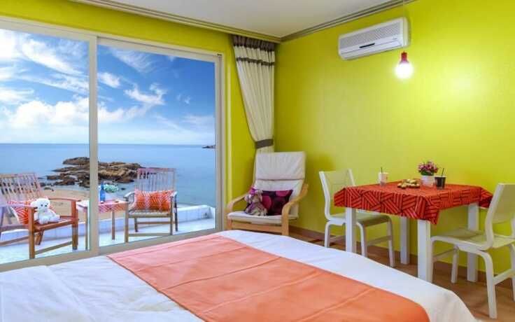 Imagen general del Hotel Castles Pebble Beach Pension. Foto 20