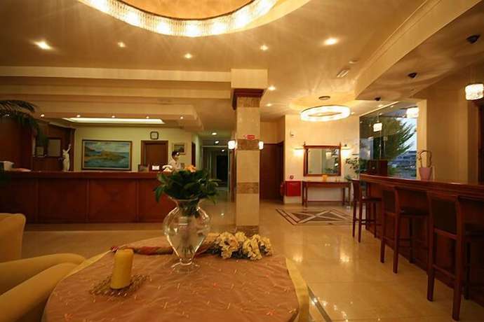 Imagen de los interiores del Hotel Castro Beach. Foto 20