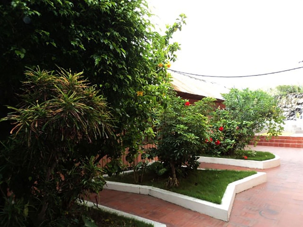 Imagen de los exteriores del Hotel Castro Galapagos. Foto 8