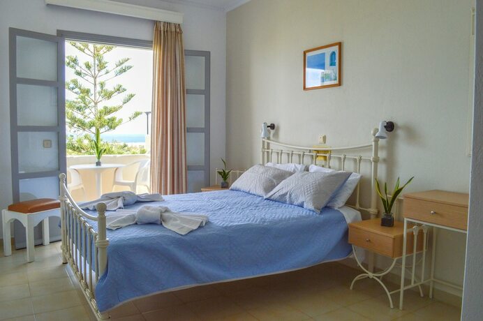Imagen de la habitación del Hotel Castro, Kamari. Foto 11