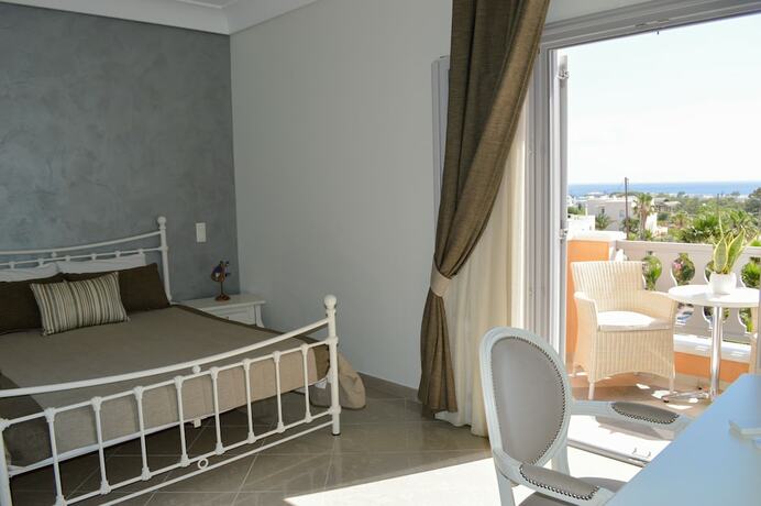 Imagen de la habitación del Hotel Castro, Kamari. Foto 12