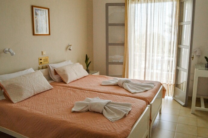 Imagen de la habitación del Hotel Castro, Kamari. Foto 15