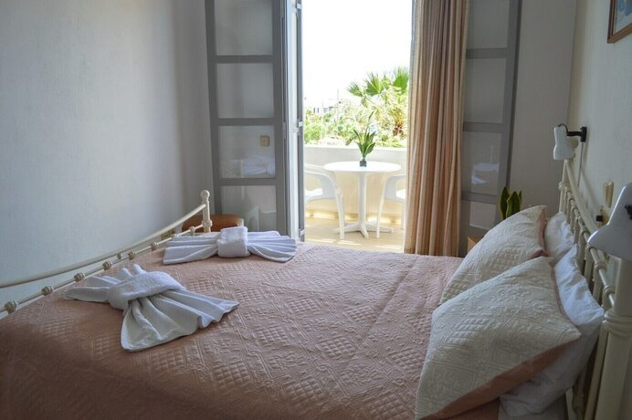 Imagen de la habitación del Hotel Castro, Kamari. Foto 16