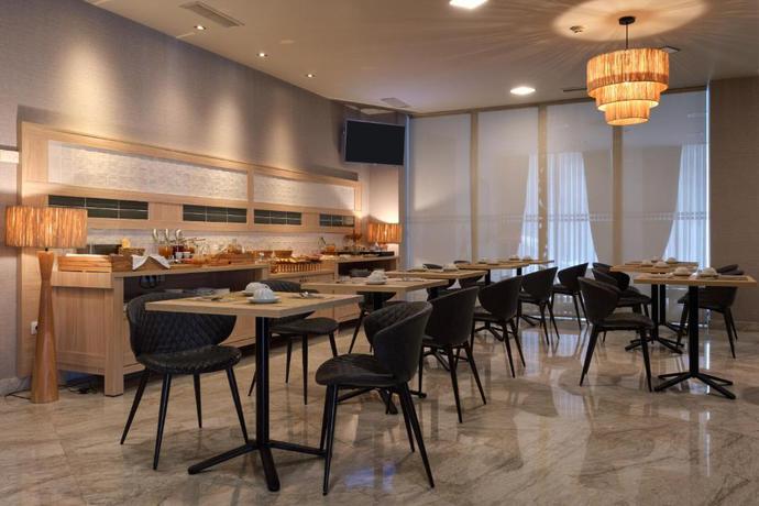 Imagen de los interiores del Hotel Castro Real. Foto 9